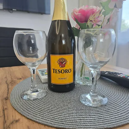 Jessy - Jes Lux Free Private Parking *